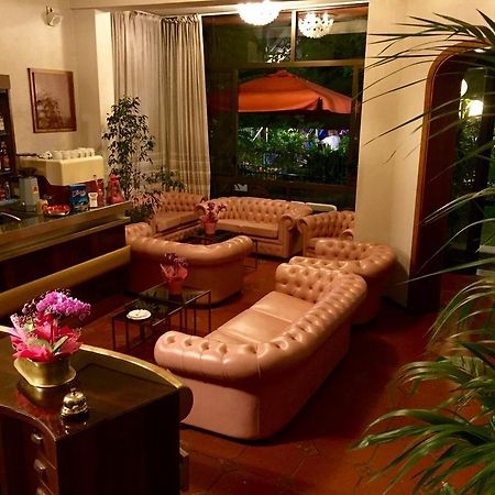 Meuble Lariana Hotell Bellaria-Igea Marina Exteriör bild