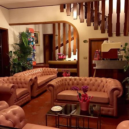 Meuble Lariana Hotell Bellaria-Igea Marina Exteriör bild